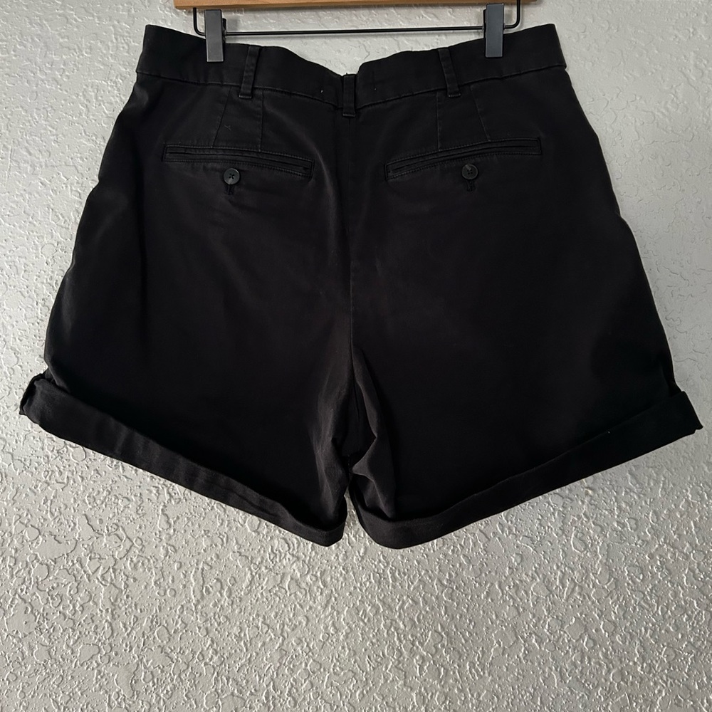 Everlane Pleated Chino Short in Black - Picture 5 of 6
